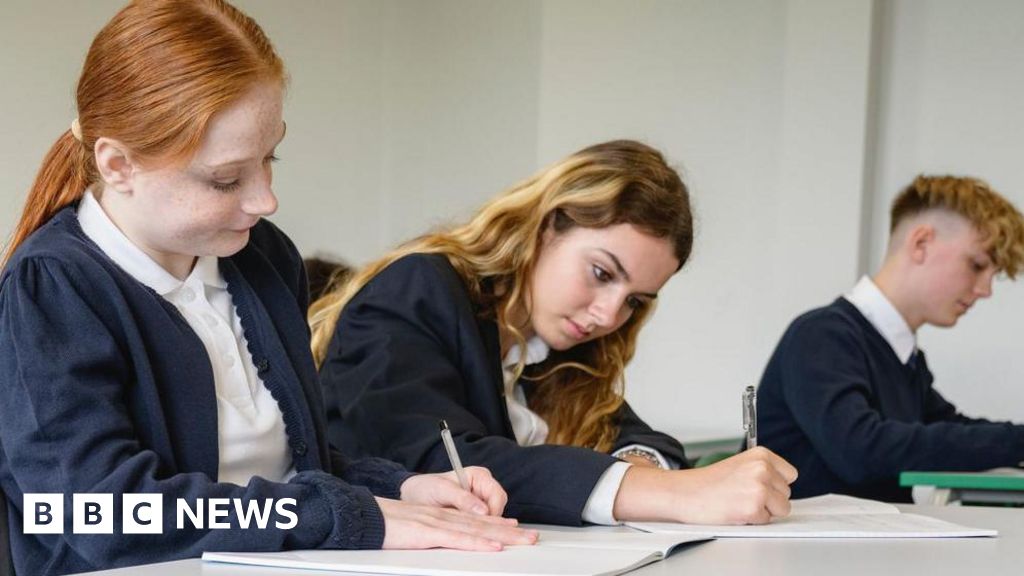 Year 8 pupils to sit compulsory reading tests under new plans